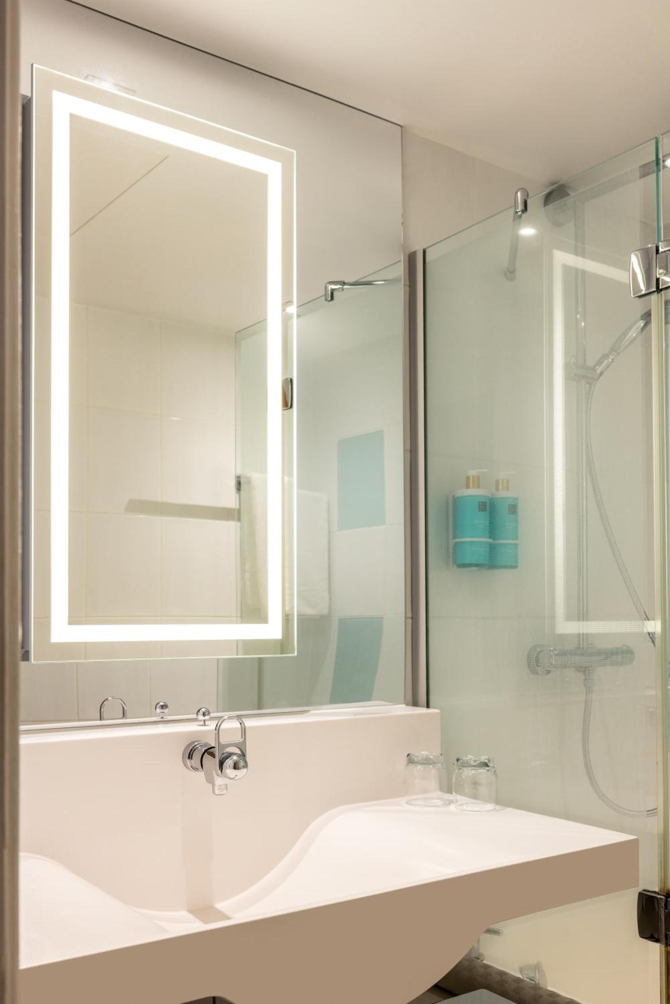 Отель Novotel Centre 4*