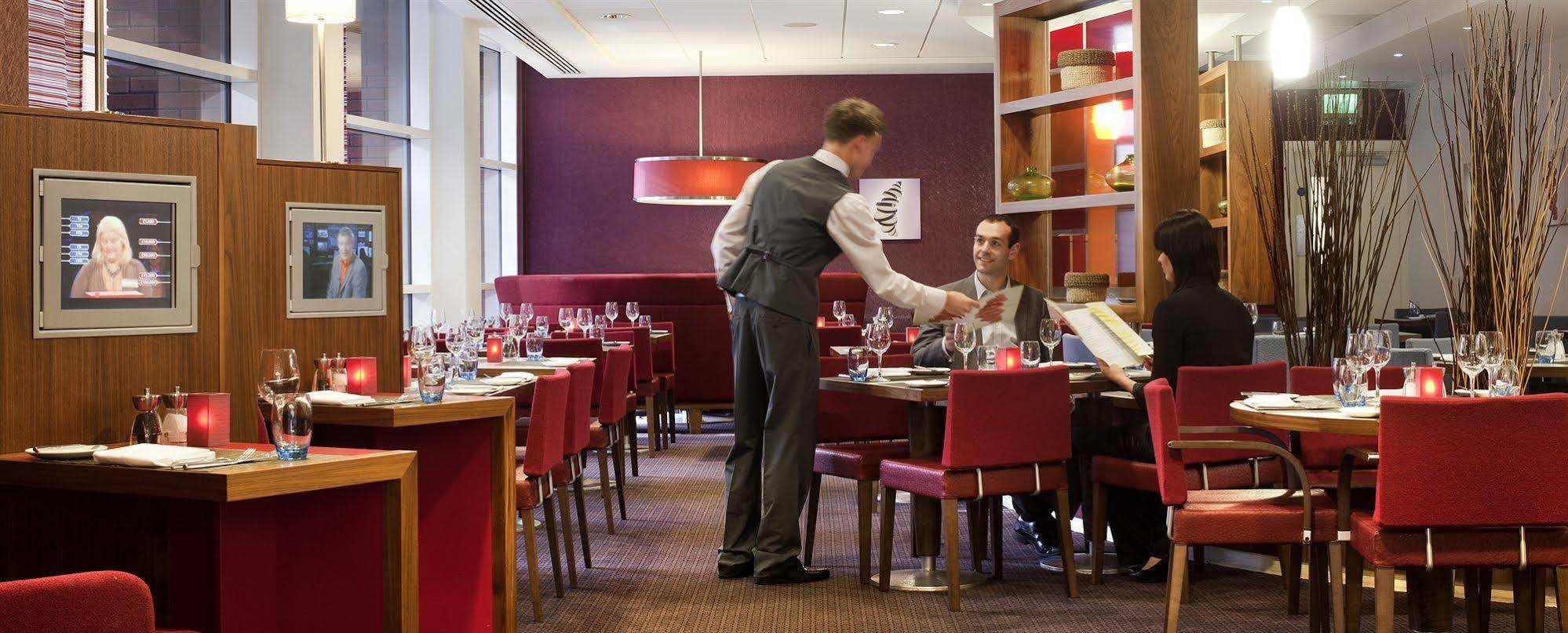 Отель Novotel Centre 4*